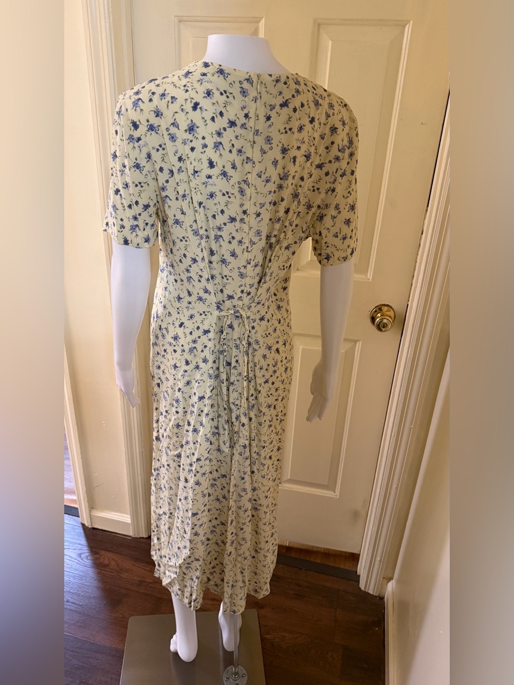 Vintage feminine Butter Yellow Floral Maxi Dress - - Picture 5 of 7